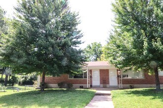 Building Photo - Great St. Charles Location