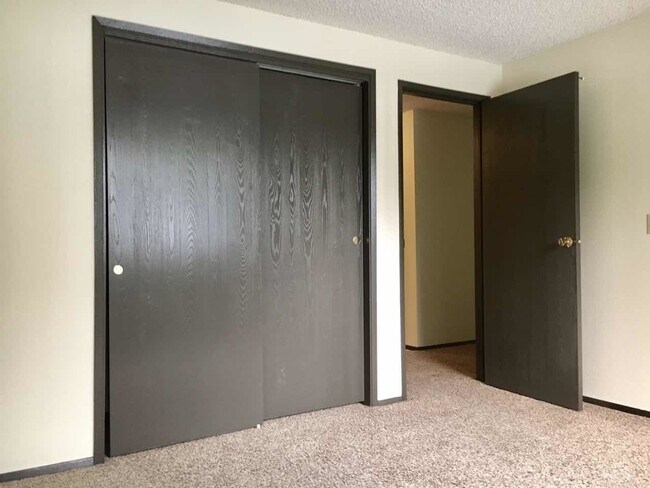Building Photo - Charming 2BD/1.5BA Corner Unit in Serene, ...