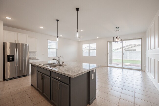 Building Photo - 12448 W Gardenia Ct