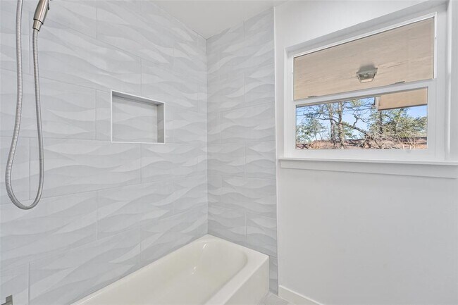 Building Photo - 205 Elmwood St