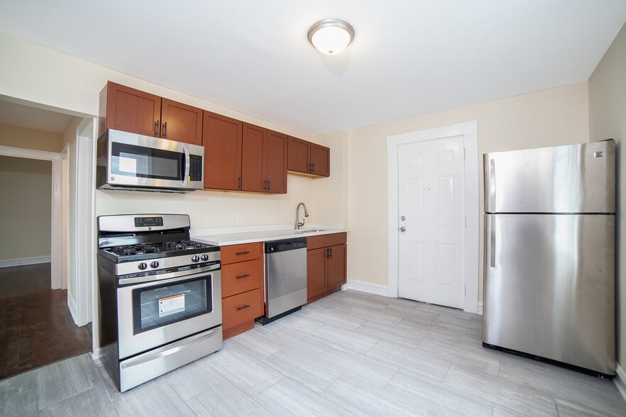 Building Photo - 3092 S Lyman St