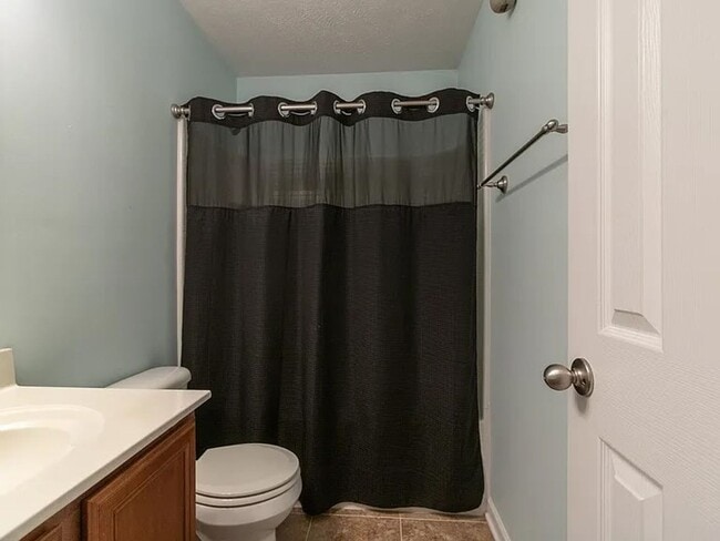 Building Photo - Beautiful 3BR TownHome