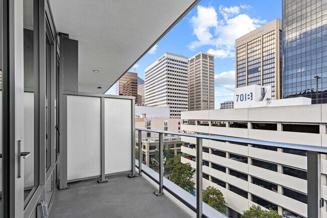 Building Photo - 1049 Seventh Avenue-SI FL7-ID1228264P