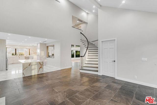 Building Photo - 1716 Vía La Paz, Burbank, CA 91501 - 4 BR 4 BA house