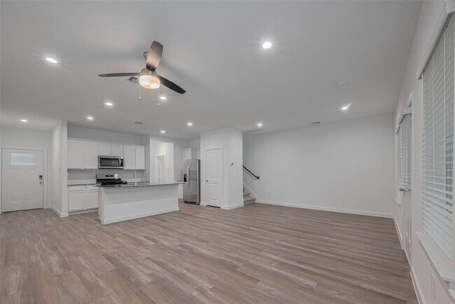 Building Photo - 3017 La Rambla Dr
