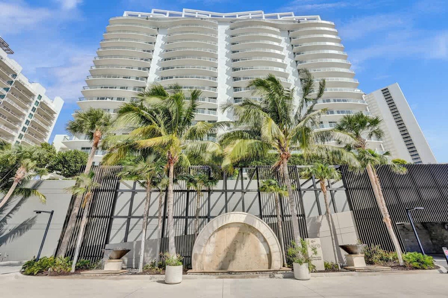 Building Photo - 3100 N Ocean Dr