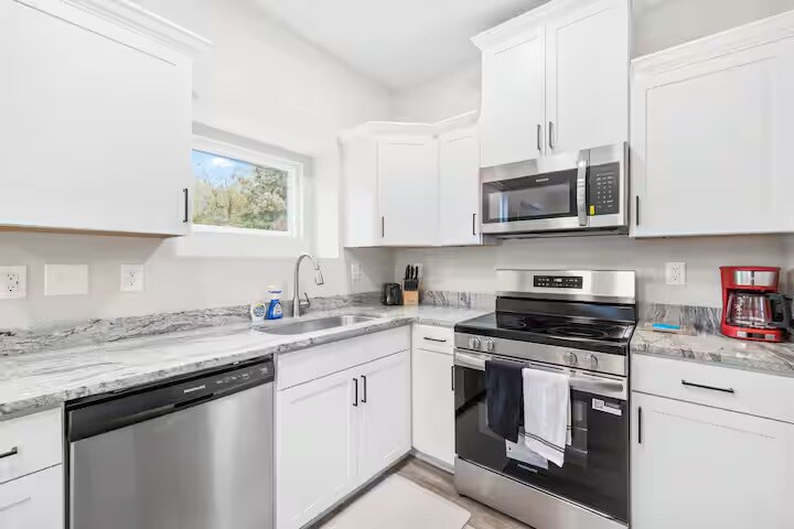 Building Photo - Room in Townhome on Kings Mountain St