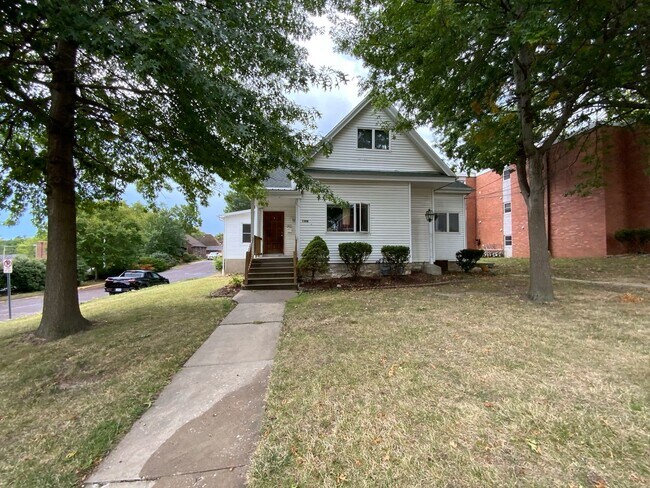 Building Photo - 1408 Bass Ave