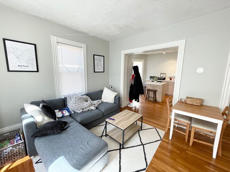 Building Photo - 24 Pond St