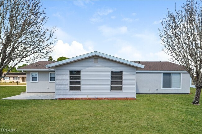 Building Photo - 6947 Roslyn Ct