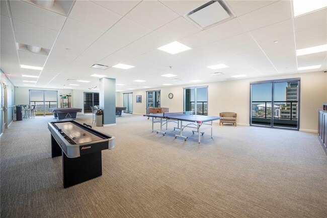 Building Photo - 1 Beach Dr SE