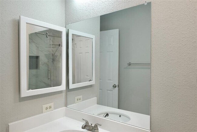 Building Photo - 3418 Green Fields Dr