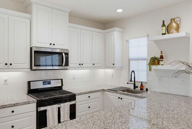 Building Photo - 956 Blackstone Dr