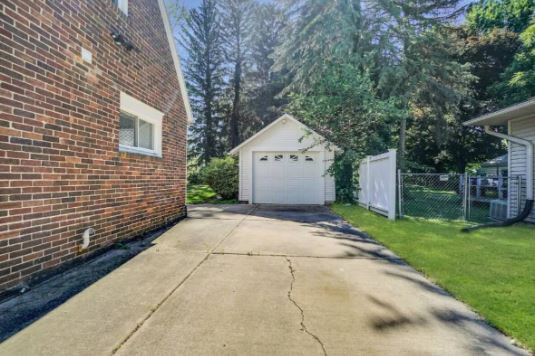 Building Photo - 733 Bretton Rd