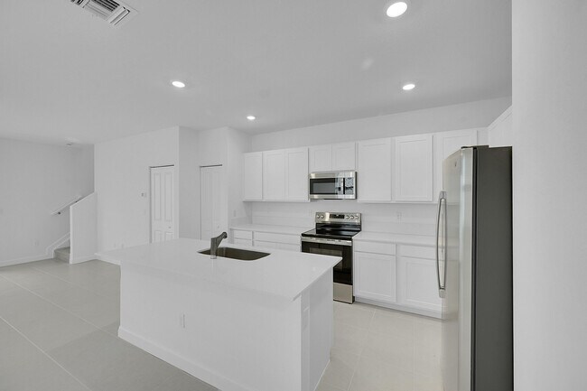 Building Photo - 520 Rivergrass St