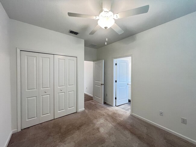 Building Photo - AWESOME 4BD/3BA Home in Ocala!!! Washer and Dryer INCLUDED!