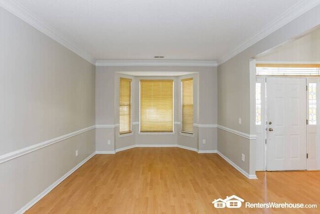 Building Photo - This 4 bedroom,  2.5 bathroom property is ...