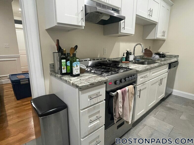 Building Photo - 33 Walbridge St