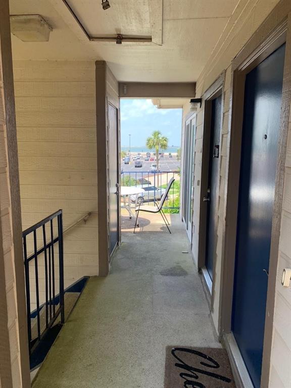 Building Photo - 7078 N Holiday Dr