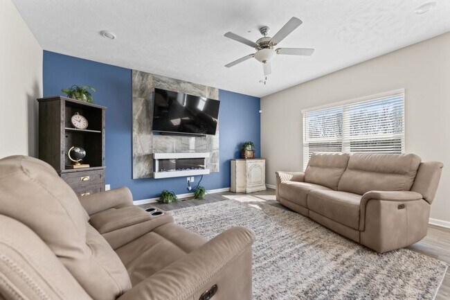 Building Photo - 8609 Warbler Br Wy