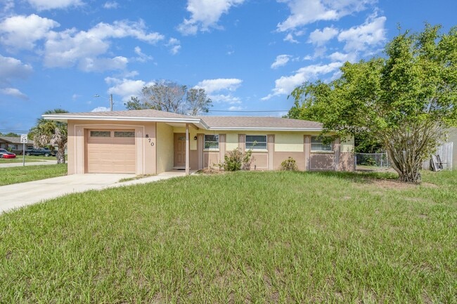 Building Photo - Completely Remodeled 3 Bed 2 Bath 1 Car Ga...