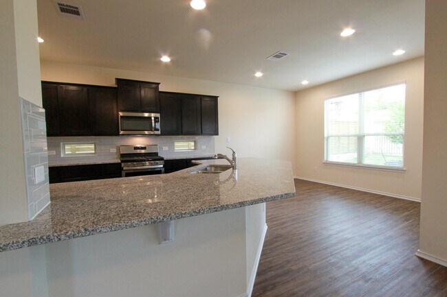 Building Photo - 3651 Sandy Brook Dr