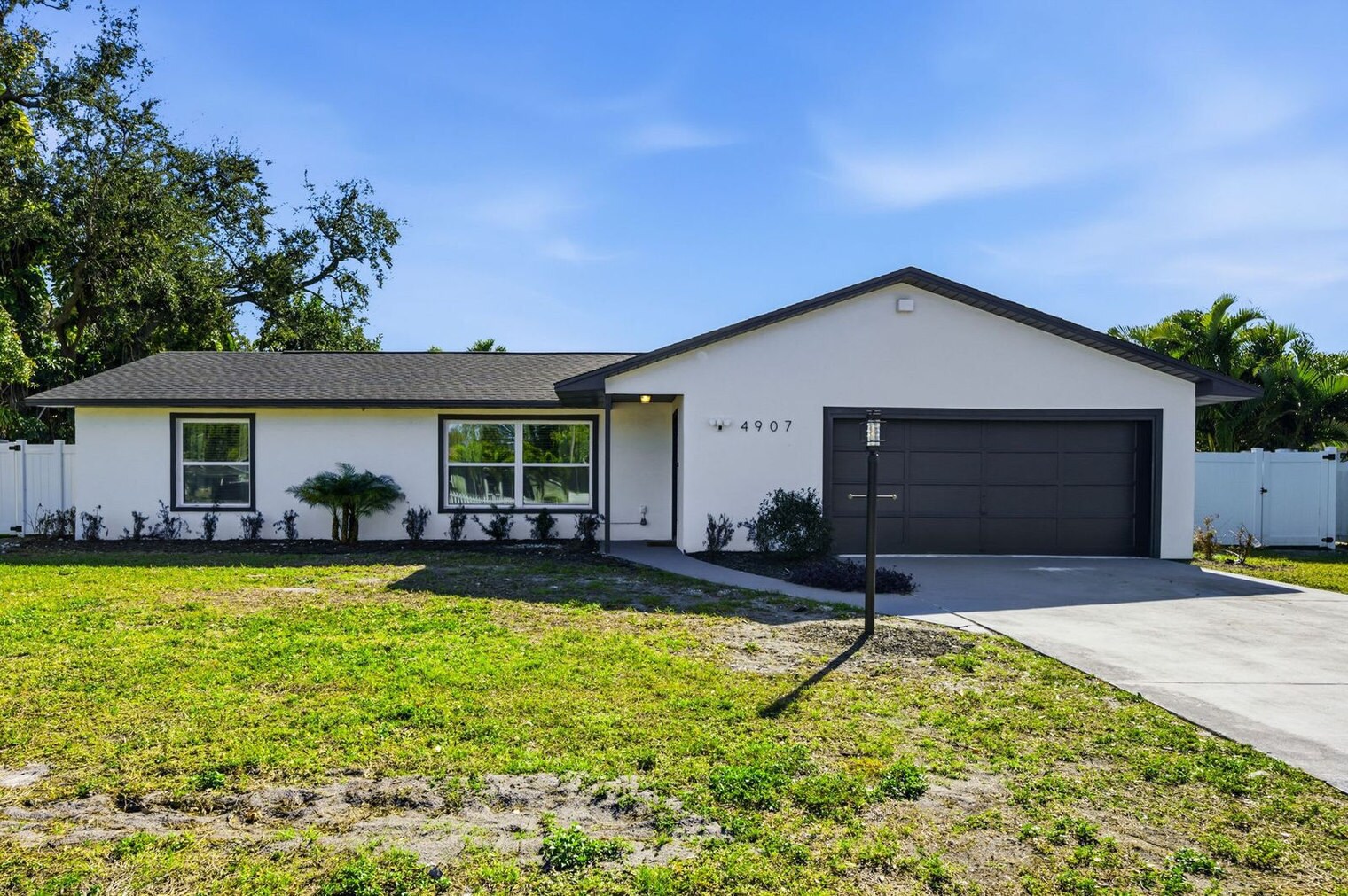 Building Photo - 4907 21st Ave W