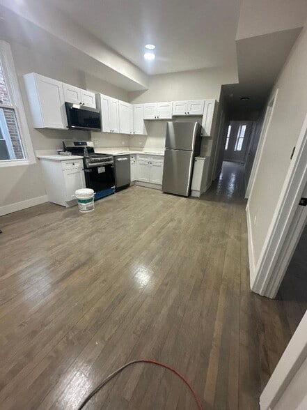 Building Photo - 2223 S Hamlin Ave