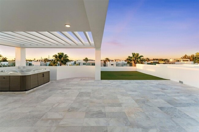 Building Photo - 10561 NW 67th Terrace