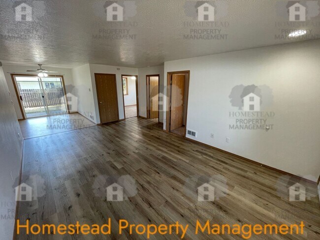 Building Photo - 545