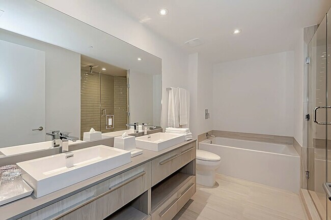 Building Photo - 4010 S Ocean Dr