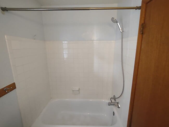 Building Photo - Awesome 3 bedroom 1 bathroom home recently remodeled in Junction City!!