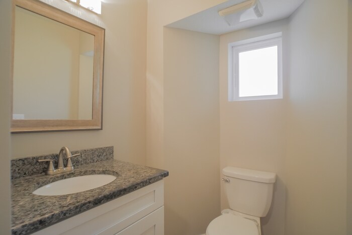 Building Photo - 6537 Pine Cir N