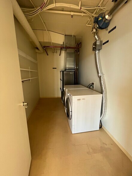 laundry room - 3601 S River Pky