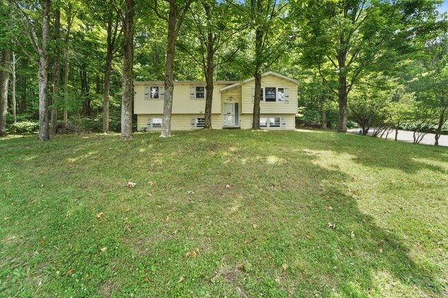 Building Photo - 40 Grand St