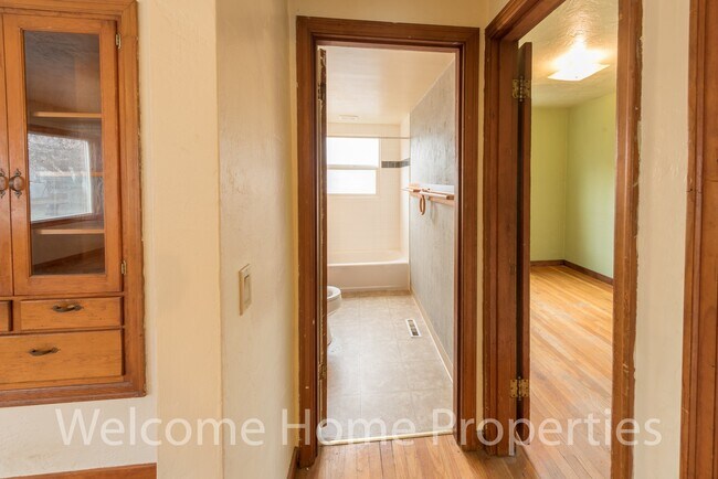 Building Photo - Comfortable Home in Residential Walla Walla