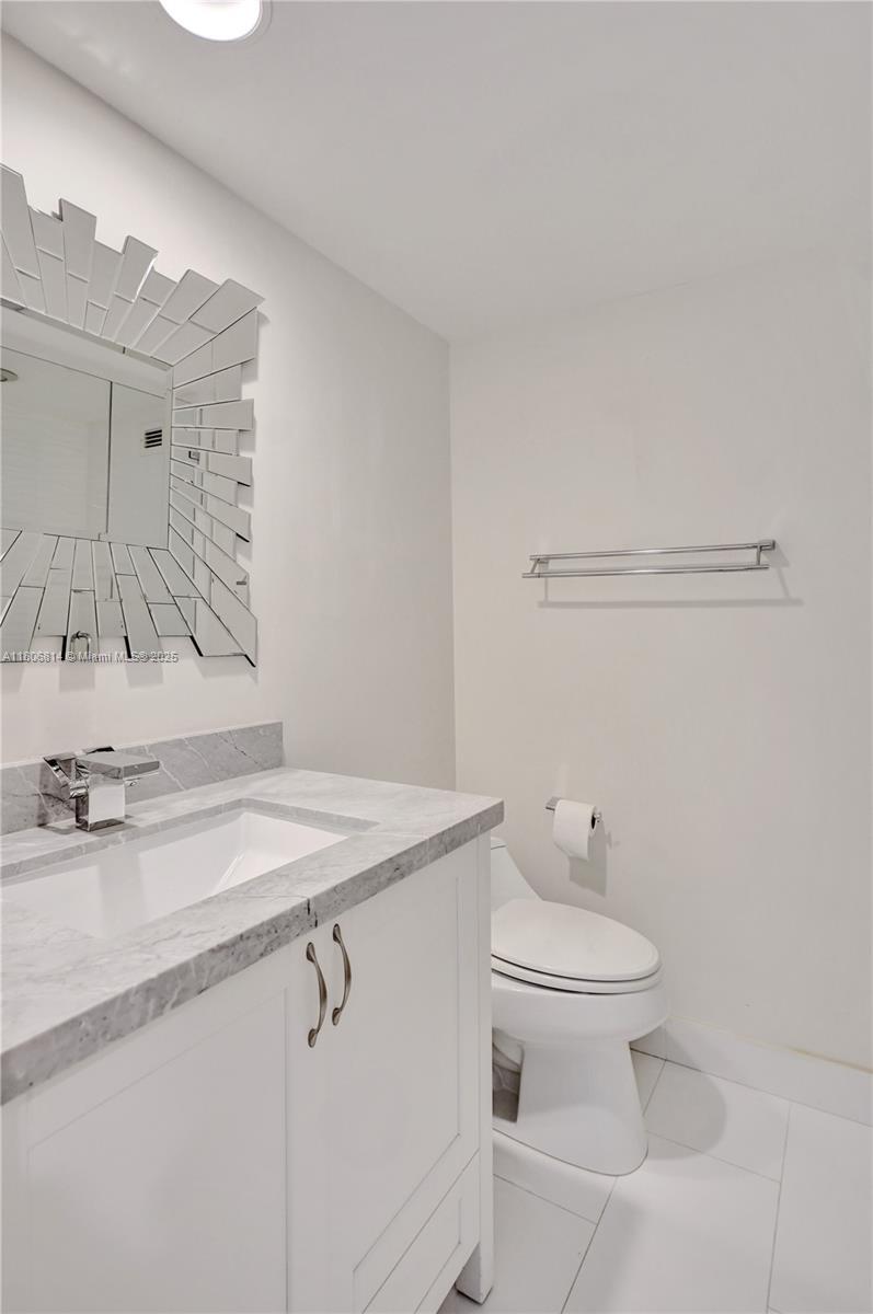 Building Photo - 5600 Collins Ave