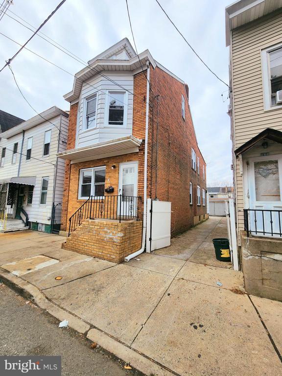 Primary Photo - 623 Beatty St