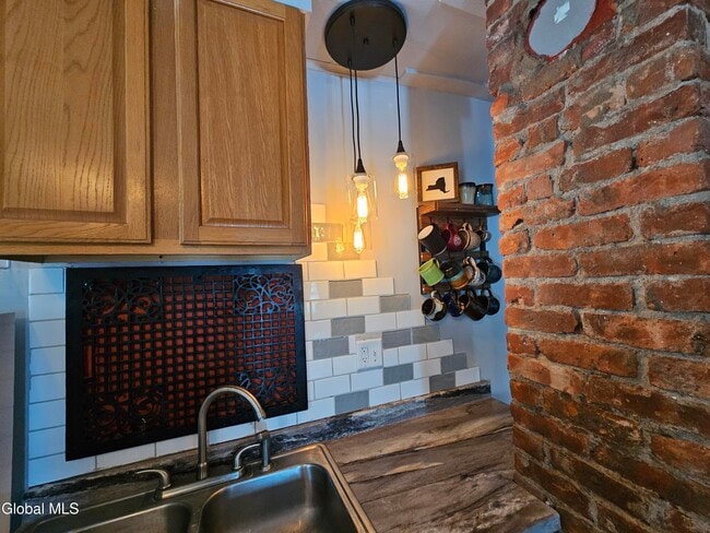 Building Photo - 51 Sacandaga Rd