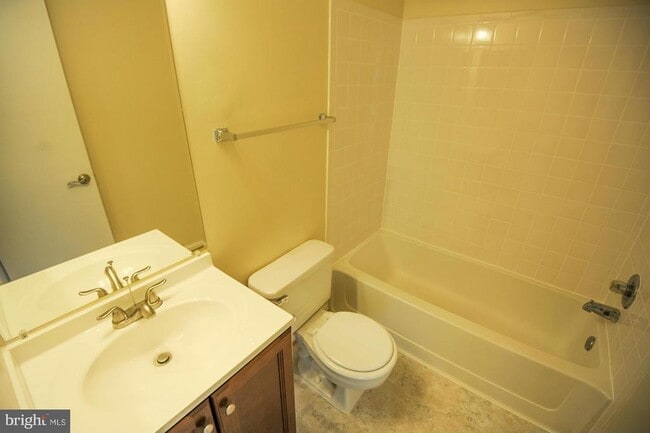 Building Photo - 6627 Briarleigh Way