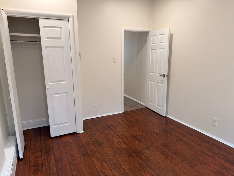 Building Photo - 2049 Snyder Ave