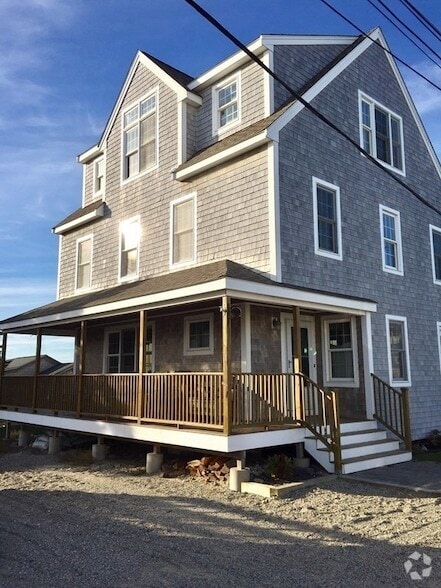 Building Photo - 52 Ocean Rd N