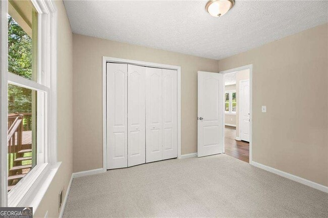 Building Photo - 200 E Country Woods Dr