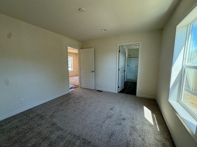 Building Photo - Brand New 3 bedroom House