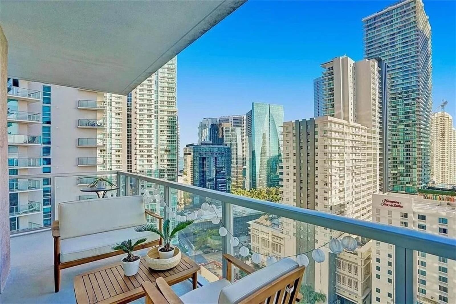 Building Photo - 1111 SW 1st Ave