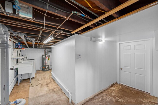 Building Photo - 2215 N Wood Ave