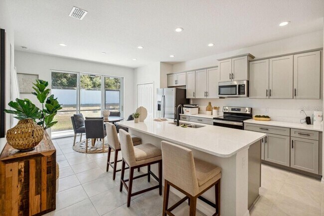 Building Photo - 3462 Caravelle St