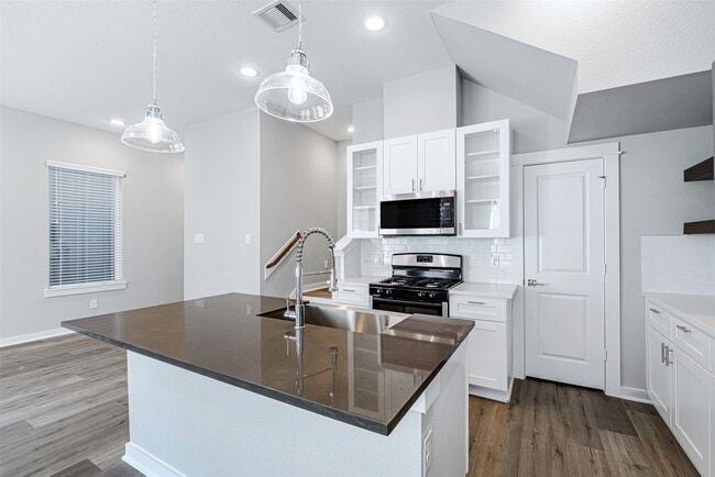 Building Photo - 8423 Berry Brush Ln
