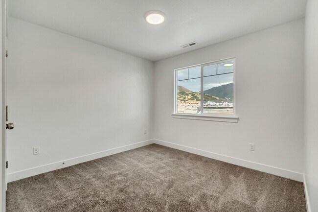 Building Photo - 716 S 4500 S