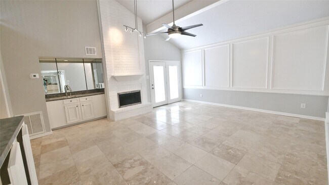 Building Photo - 8003 Oakwood Forest Dr